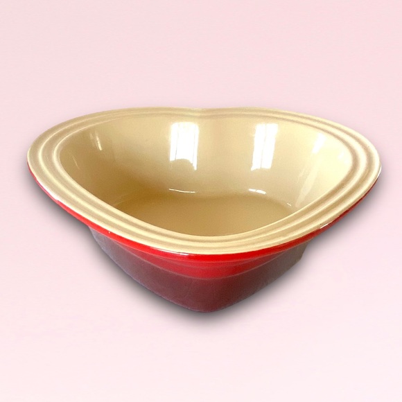 Le Creuset Kitchen Le Creuset Stoneware 25qt Heart Shaped Baking